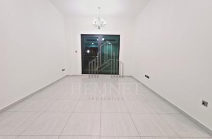 Apartment - 2 - 3 for rent in Yasmeen Building - Al Jaddaf - Dubai Apartment - 2 - 3 for rent in Yasmeen Building - Al Jaddaf - Dubai