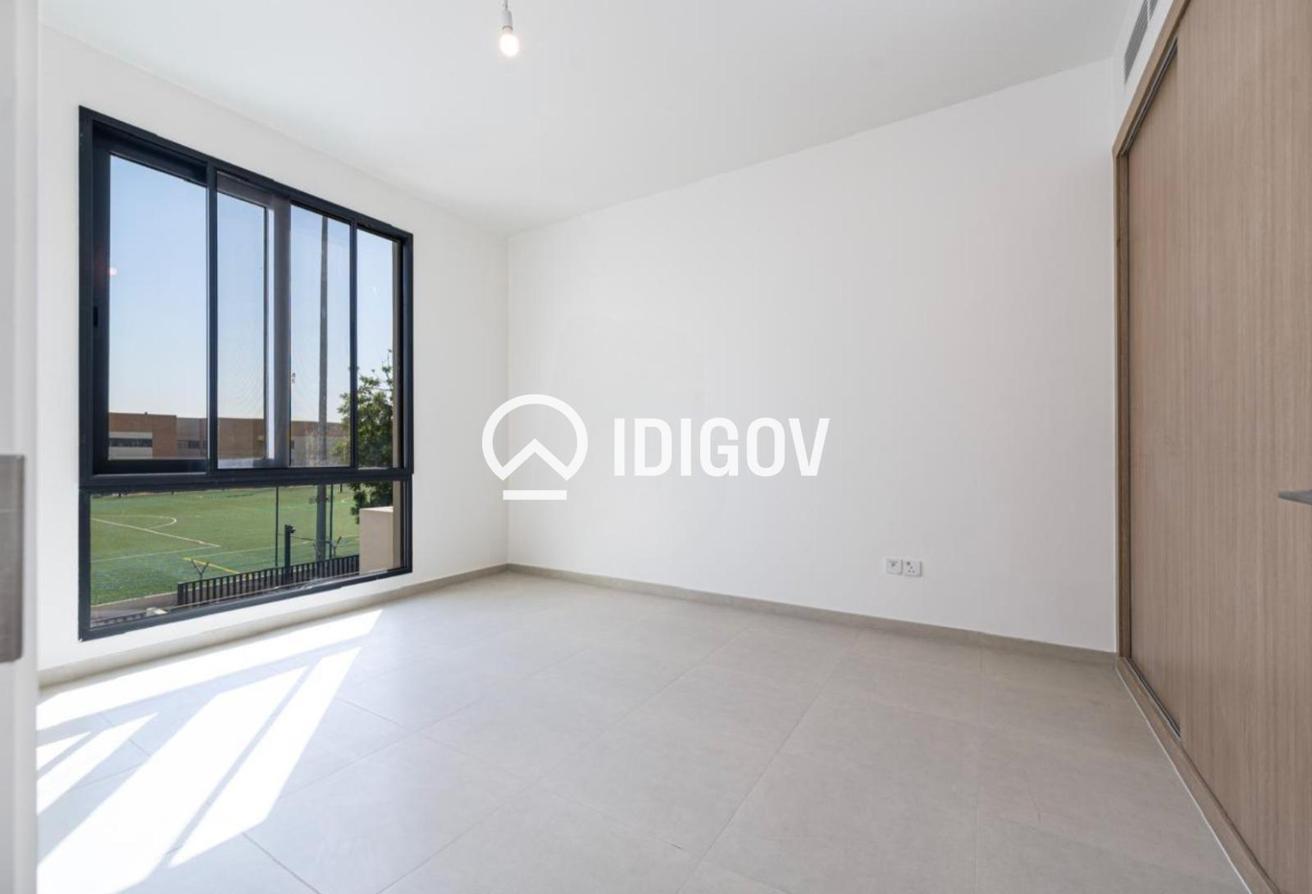 Corner Unit | Single row | Ready to Move-in photo 13