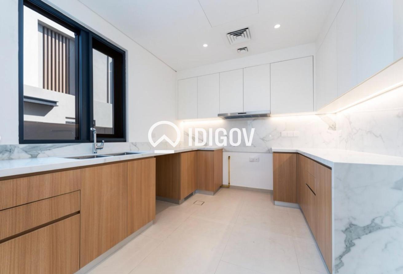 Corner Unit | Single row | Ready to Move-in photo 10