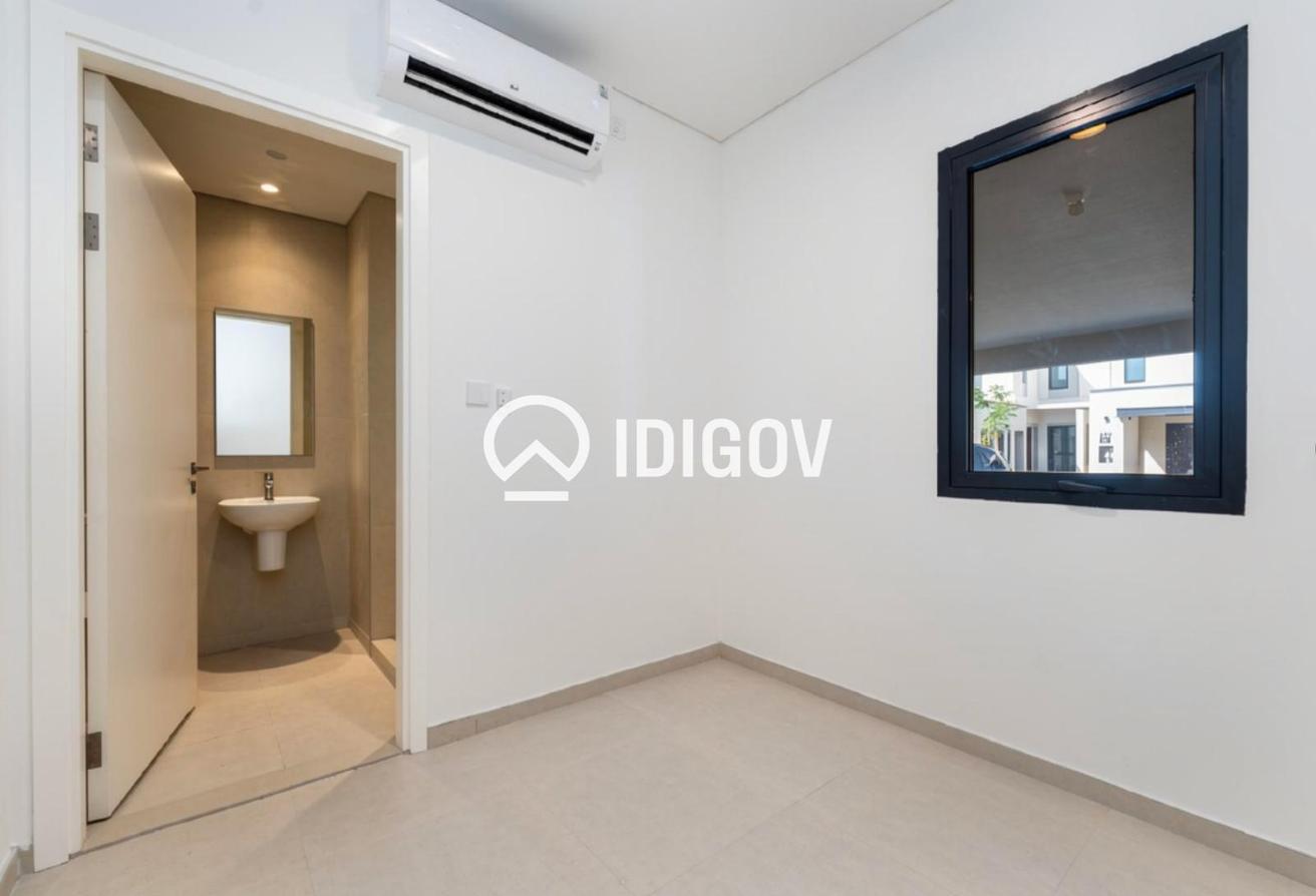 Corner Unit | Single row | Ready to Move-in photo 6