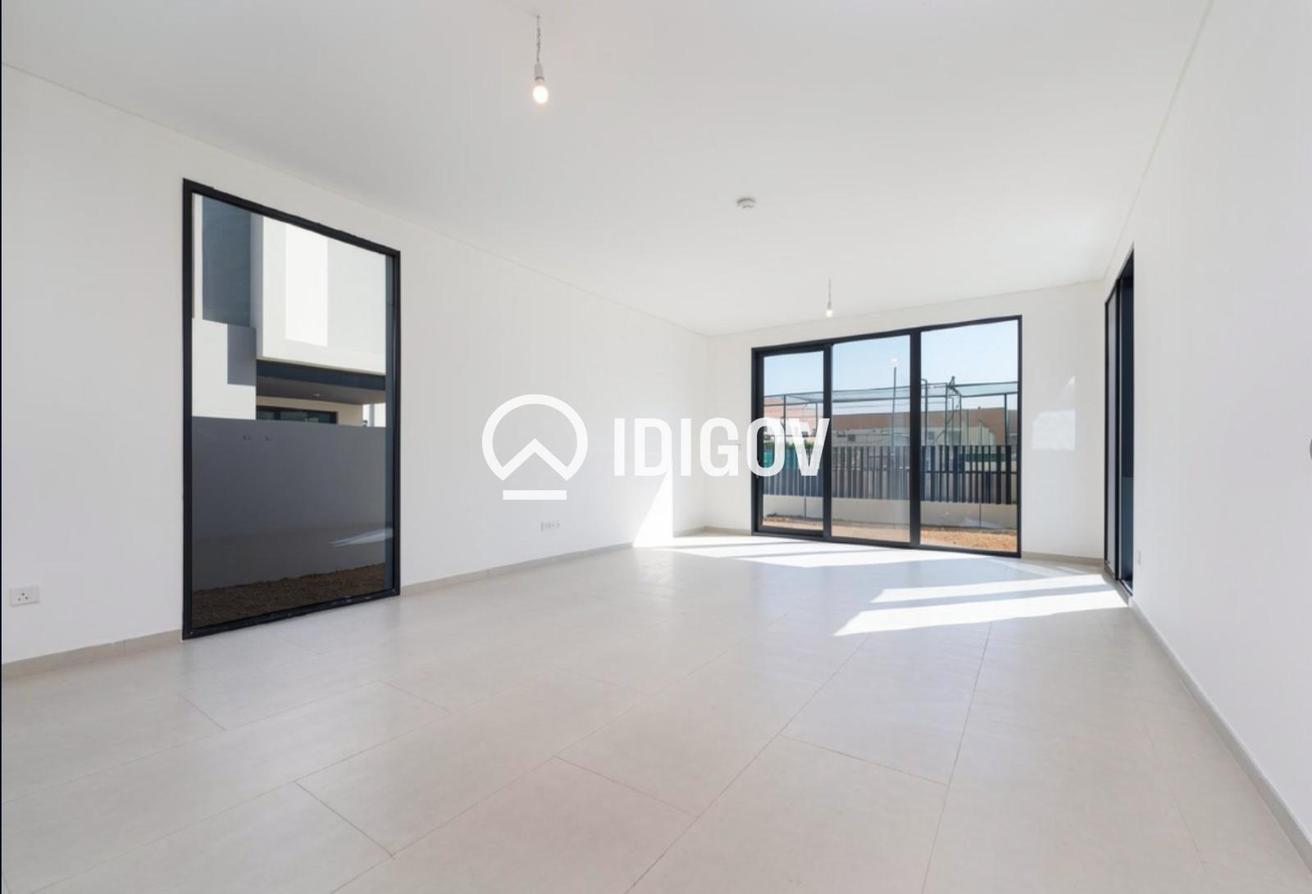 Corner Unit | Single row | Ready to Move-in photo 2