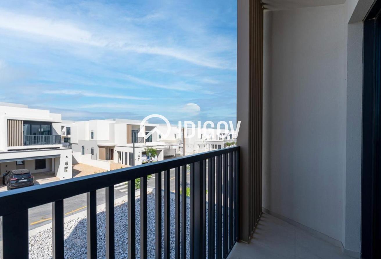 Corner Unit | Single row | Ready to Move-in photo 9