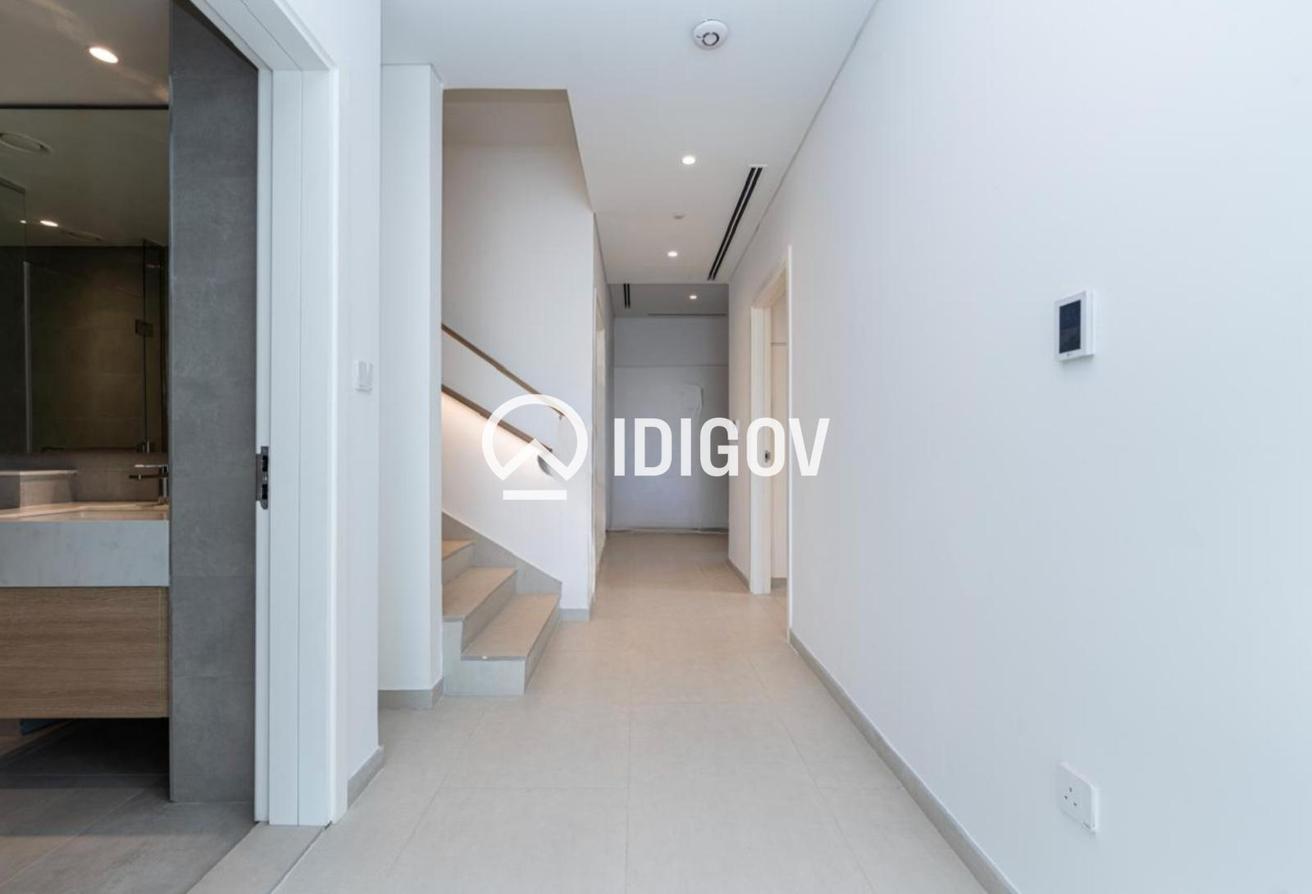 Corner Unit | Single row | Ready to Move-in photo 17
