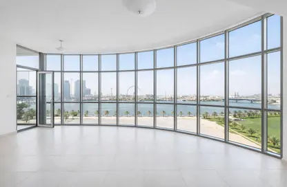 Apartment - 3 Bedrooms - 5 Bathrooms for rent in Crystal Plaza - Al Majaz 1 - Al Majaz - Sharjah