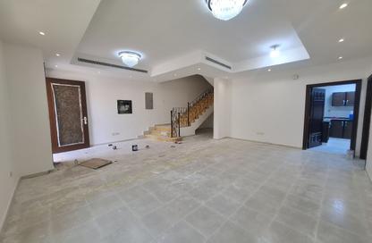 Villa - 4 - 5 for rent in Mohamed Bin Zayed Centre - Mohamed Bin Zayed City - Abu Dhabi