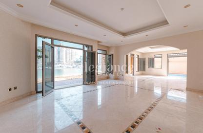 Villa - 5 Bedrooms - 6 Bathrooms for rent in Garden Homes Frond A - Garden Homes - Palm Jumeirah - Dubai
