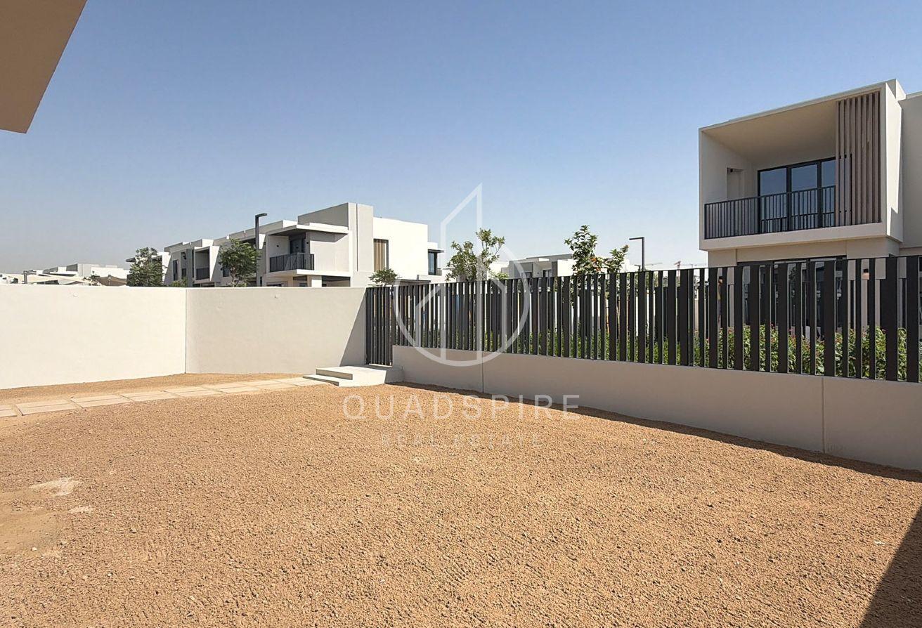 Corner Unit | Close to Amenities | Opts Avb photo 7