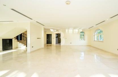 Villa - 5 Bedrooms - 6 Bathrooms for rent in District 1 - Jumeirah Park - Dubai