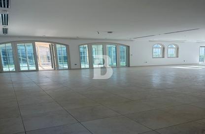 Villa - 5 Bedrooms - 6 Bathrooms for rent in District 1 - Jumeirah Park - Dubai