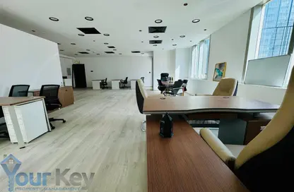 مكتب - 1 حمام للايجار في القمة - الخليج التجاري - دبي