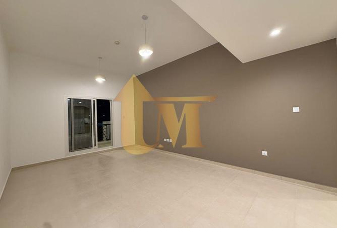 Upgraded 1BR with ROAD View |BESIDE CENTRAL MALL photo 2