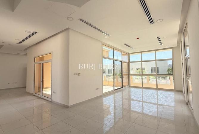 100416781 - Property Image 2