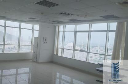 Office Space - 6 Bedrooms - 1 Bathroom for rent in Al Awadhi Tower - Sheikh Hamad Bin Abdullah St. - Fujairah