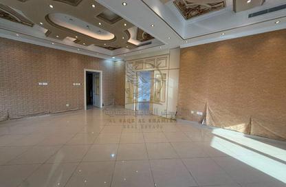Apartment - 5 Bedrooms - 6 Bathrooms for rent in Al Majaz 1 - Al Majaz - Sharjah