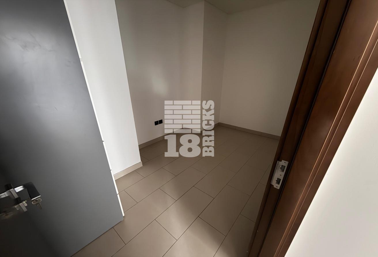 Large Size Terrace 1 Bed + Study - 6 Cheques photo 7