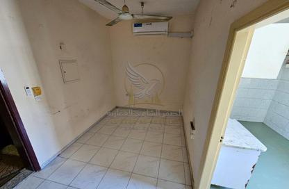 Apartment - 1 - 1 for rent in Zayd Bin Aslam Street - Abu shagara - Sharjah Apartment - 1 - 1 for rent in Zayd Bin Aslam Street - Abu shagara - Sharjah