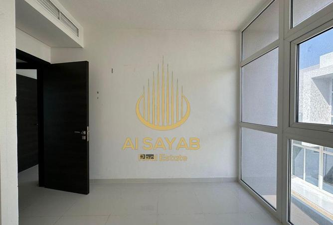 16102012 - Property Image 2