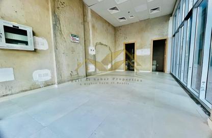 Shop - Studio - 2 Bathrooms for rent in Haas Building - Jumeirah Garden City - Al Satwa - Dubai