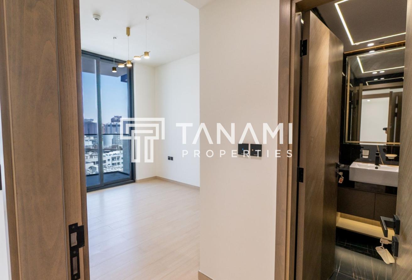 Unfurnished | Ready to Move | Prime Location photo 4