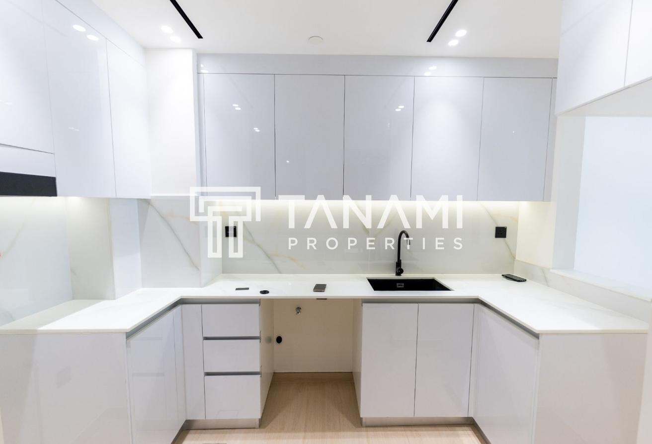Unfurnished | Ready to Move | Prime Location photo 6
