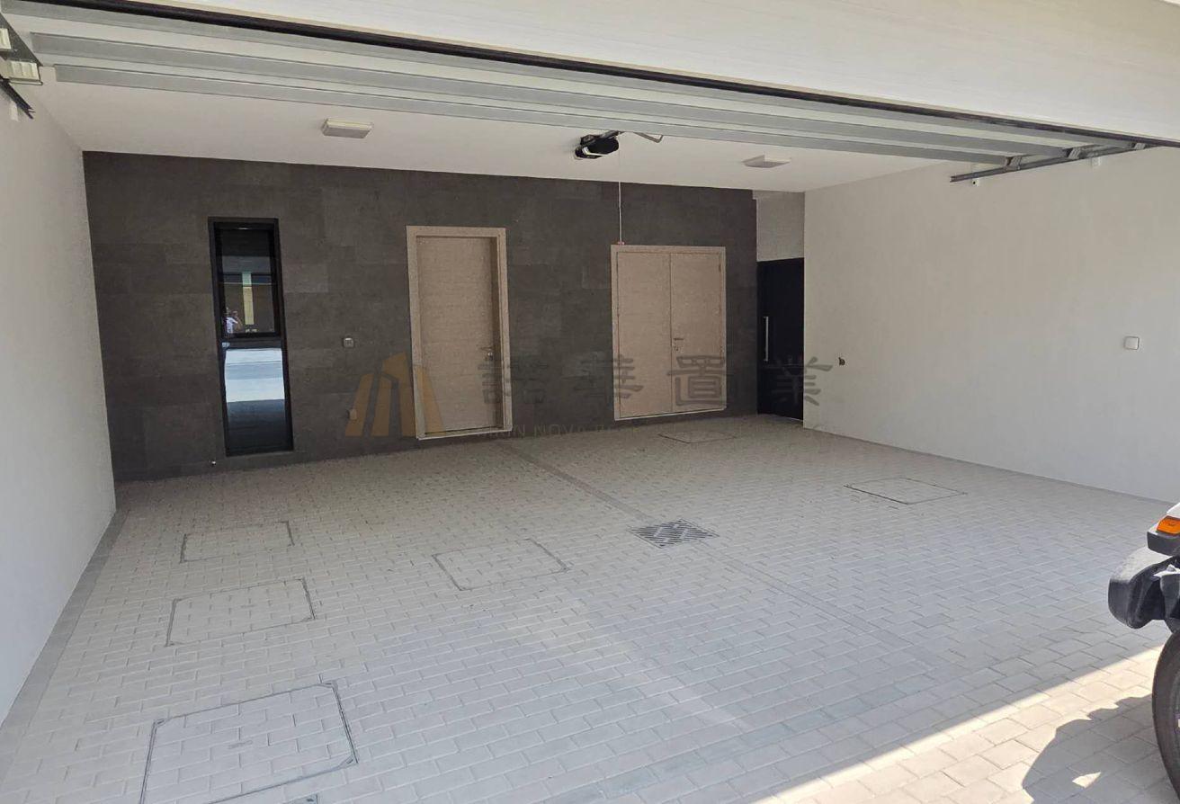 Brand New 4BR | Community Views | Vacant photo 8