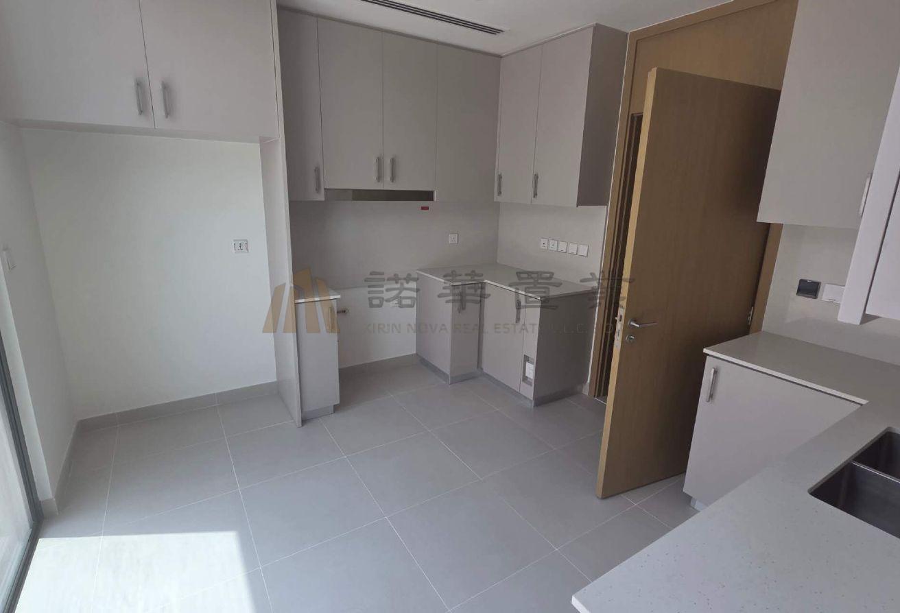 Brand New 4BR | Community Views | Vacant photo 4