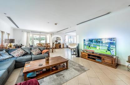 Villa - 3 Bedrooms - 3 Bathrooms for rent in Jumeirah Park - Dubai