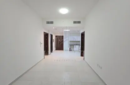 شقة - 2 غرف نوم - 3 حمامات للايجار في بوابة بن غاطي - الجداف - دبي