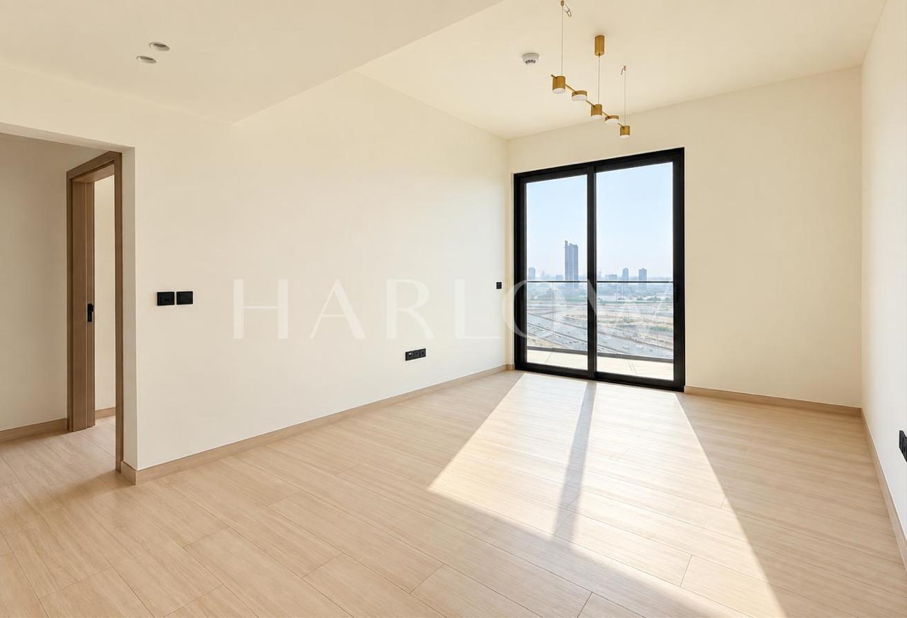 Vacant |Ready to Move |1 Parking |Spacious Balcony photo 5