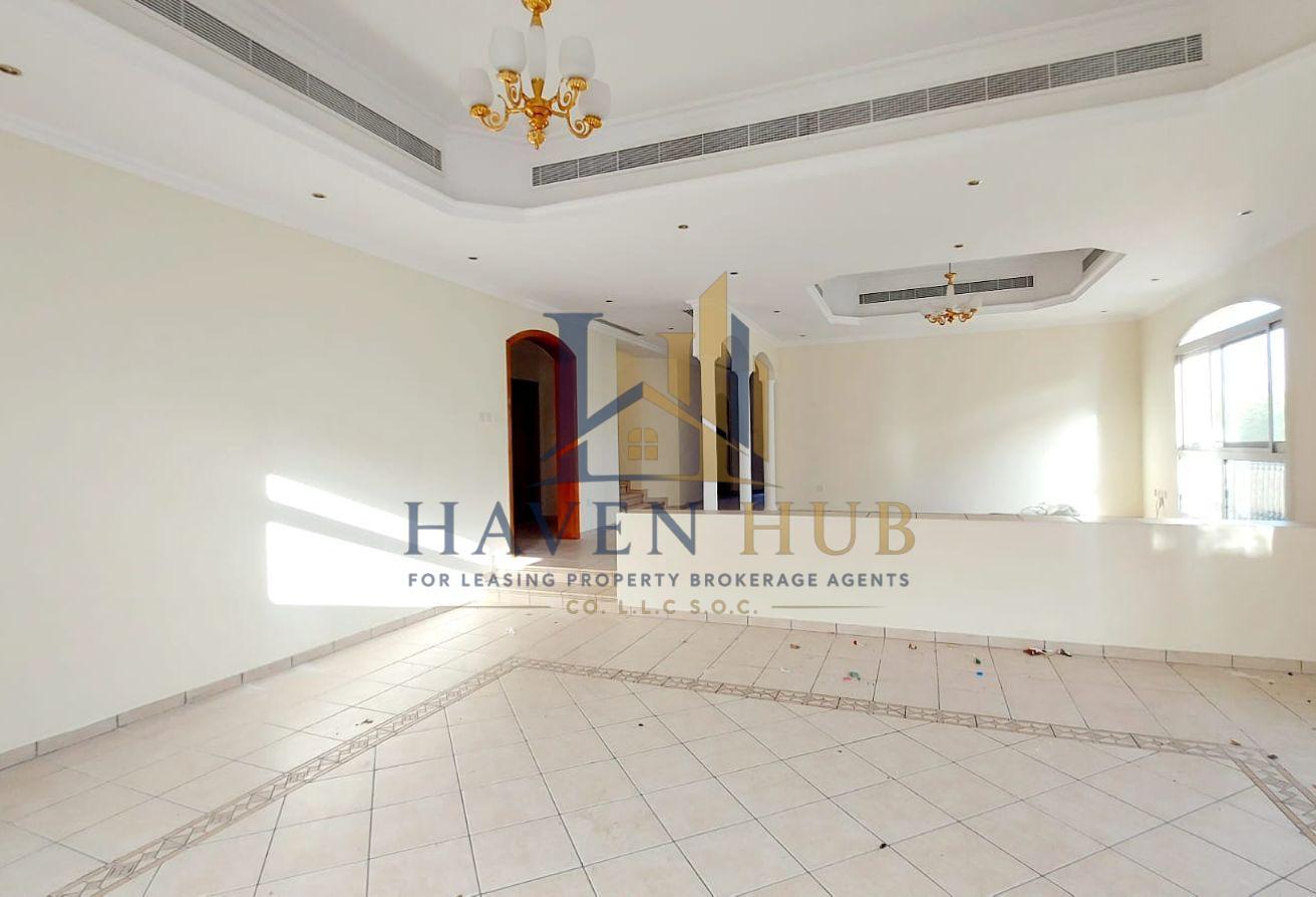 4 BR Villa with Private Garden in Al Safa photo 3