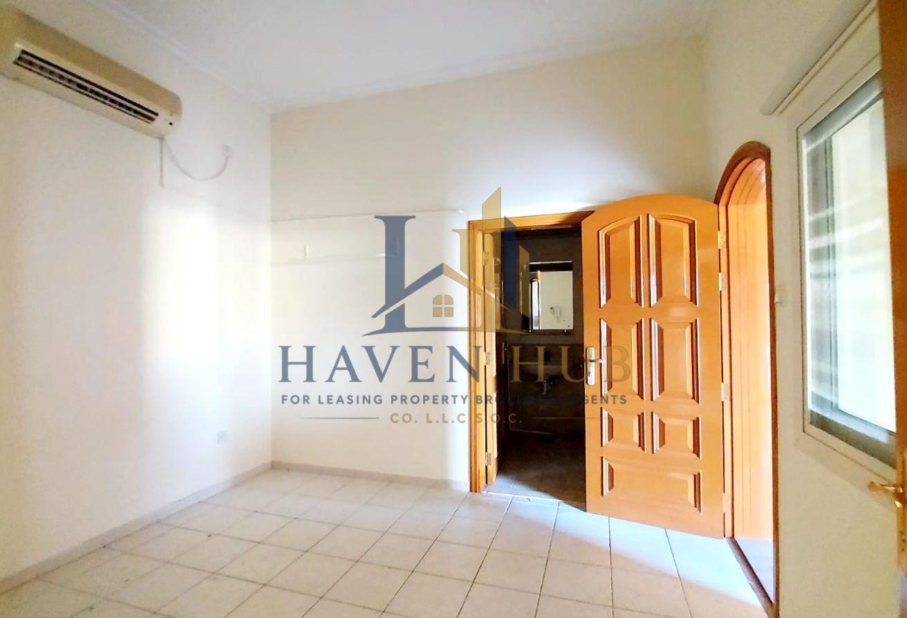 4 BR Villa with Private Garden in Al Safa photo 14