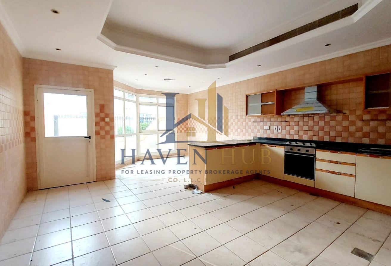 4 BR Villa with Private Garden in Al Safa photo 19