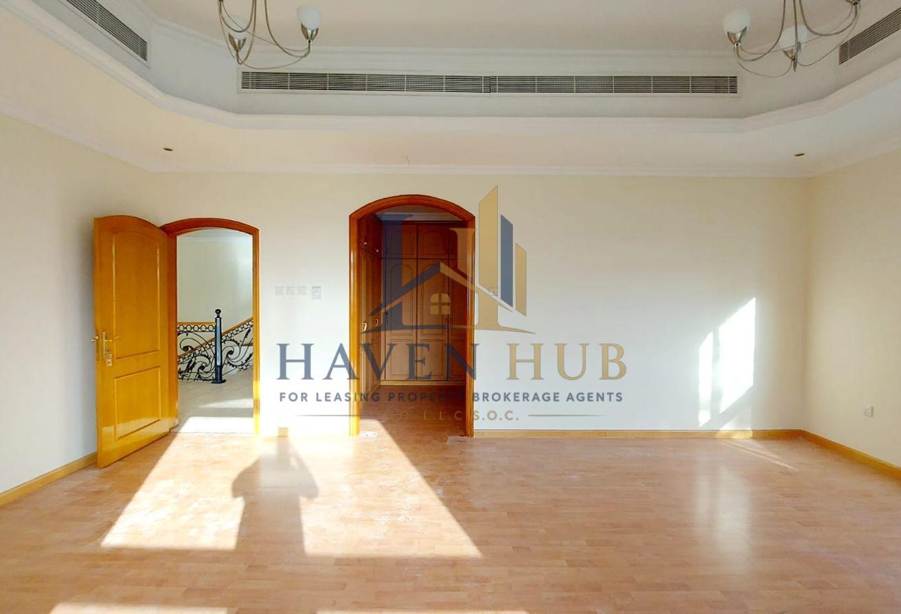 4 BR Villa with Private Garden in Al Safa photo 18