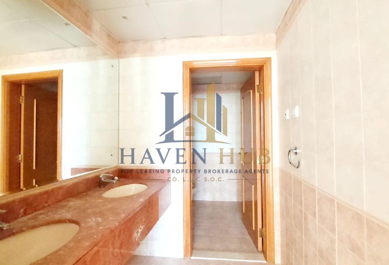 4 BR Villa with Private Garden in Al Safa photo 23