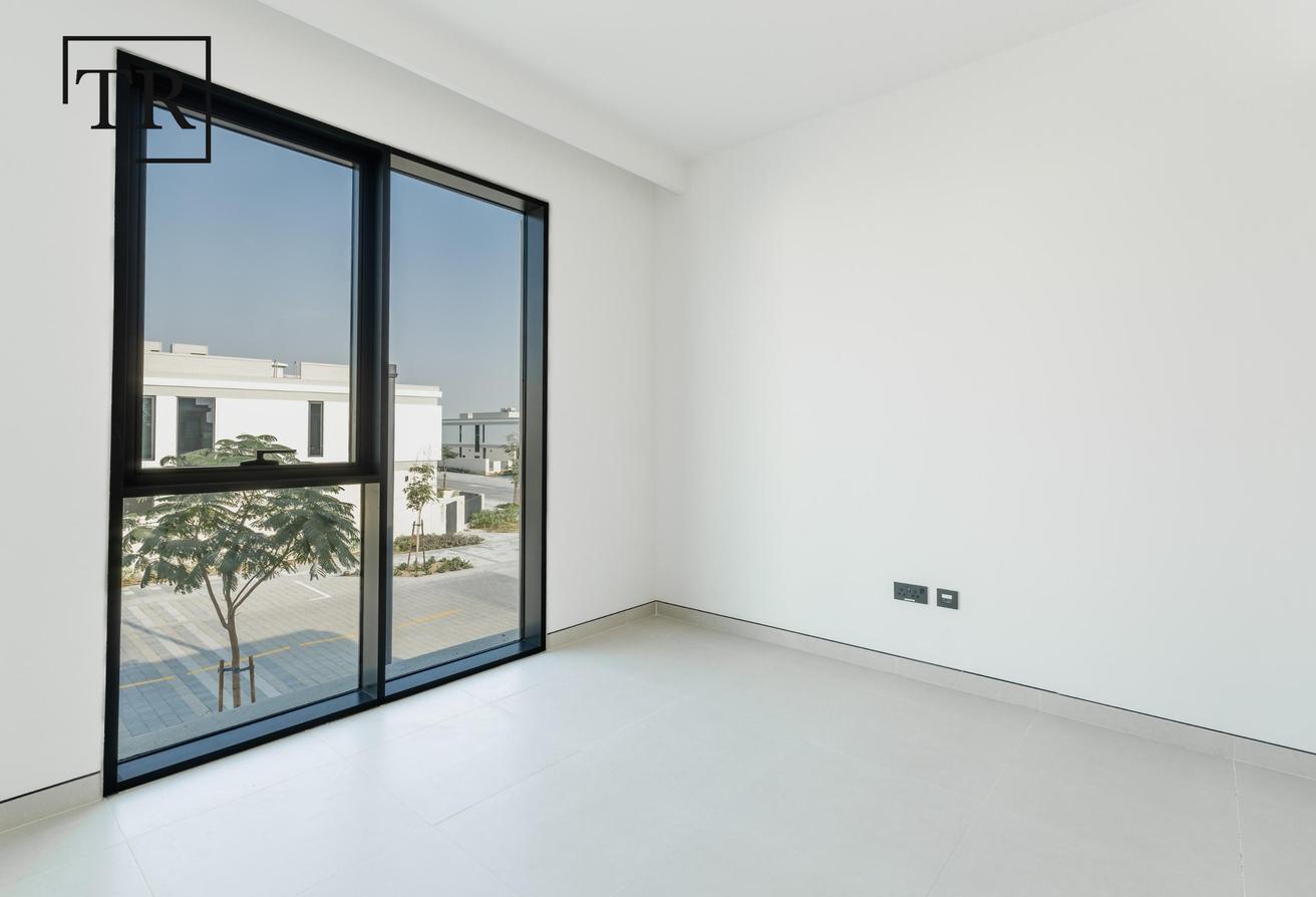 Single Row | Well Maintained | Premium Finishes photo 16