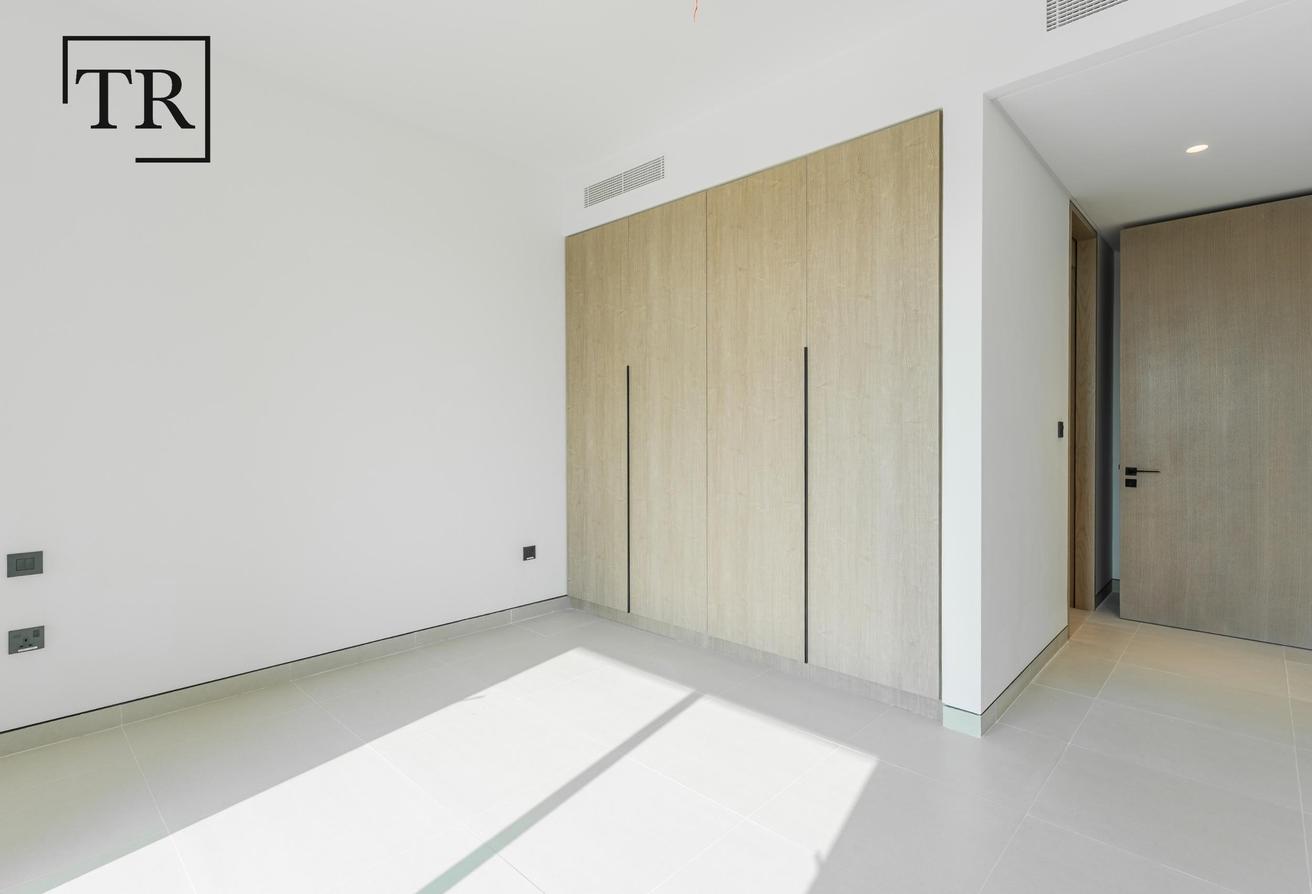 Single Row | Well Maintained | Premium Finishes photo 19