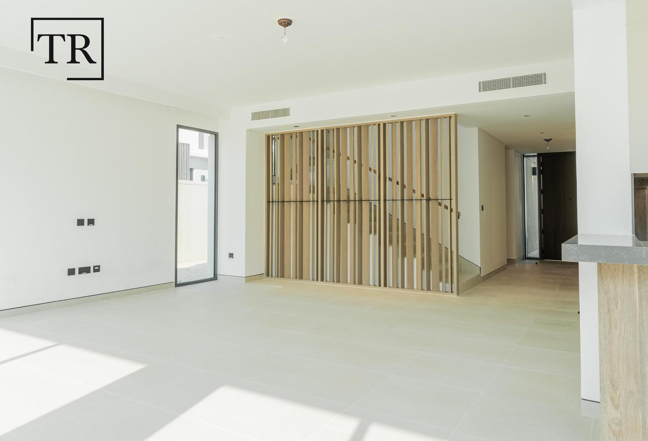 Single Row | Well Maintained | Premium Finishes photo 9