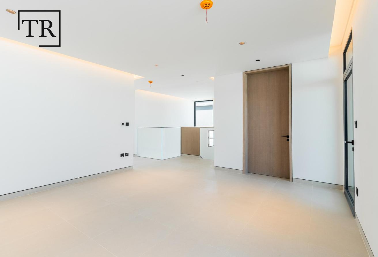 Single Row | Well Maintained | Premium Finishes photo 12