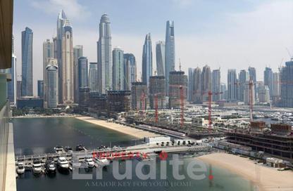 شقة - غرفة نوم - 2 حمامات للبيع في برج Marina Vista 1 - مارينا فيستا - إعمار بيتشفرونت - دبي هاربور - دبي