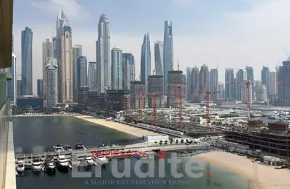 شقة - غرفة نوم - 2 حمامات للبيع في برج Marina Vista 1 - مارينا فيستا - إعمار بيتشفرونت - دبي هاربور - دبي