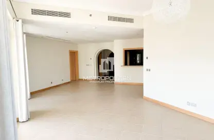 Apartment - 5 Bedrooms - 5 Bathrooms for rent in Al Das - Shoreline Apartments - Palm Jumeirah - Dubai