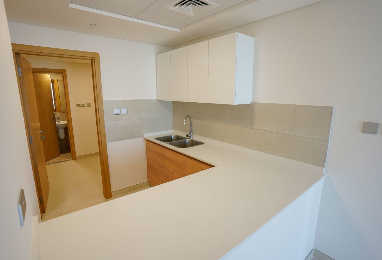 Amazing 2BR+M | High Floor | Prime Area