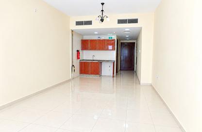 Apartment - Studio - 1 for rent in Muwaileh 29 Building - Muwaileh - Sharjah