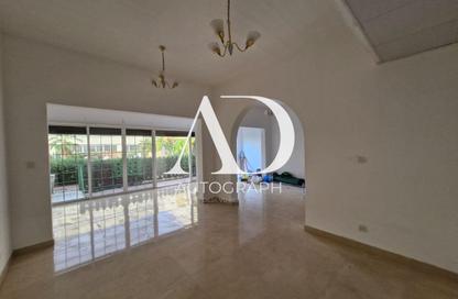 Villa - 4 Bedrooms - 4 Bathrooms for rent in Jumeirah 1 Villas - Jumeirah 1 - Jumeirah - Dubai