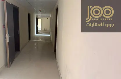 سكن عمال - استوديو - 5 حمامات للايجار في أم الثعوب - أم القيوين