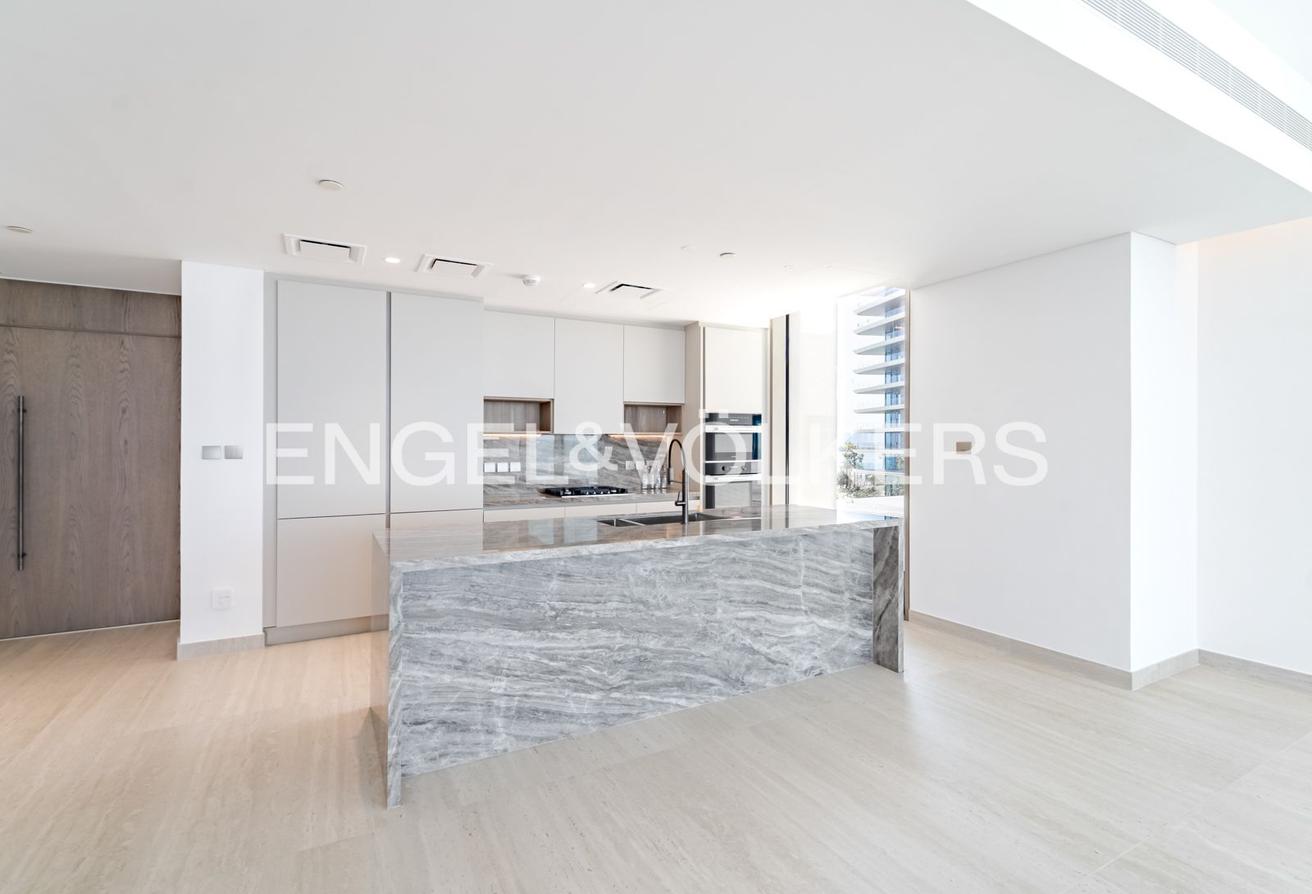 Luxury Living | Beach Front | Corner Unit photo 4