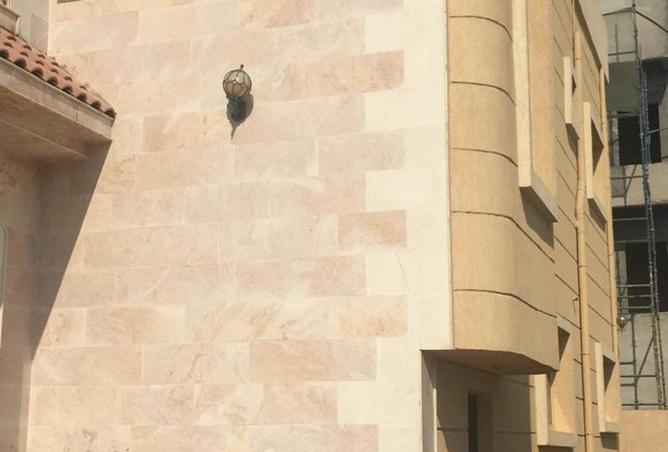 73860822 - Property Image 2