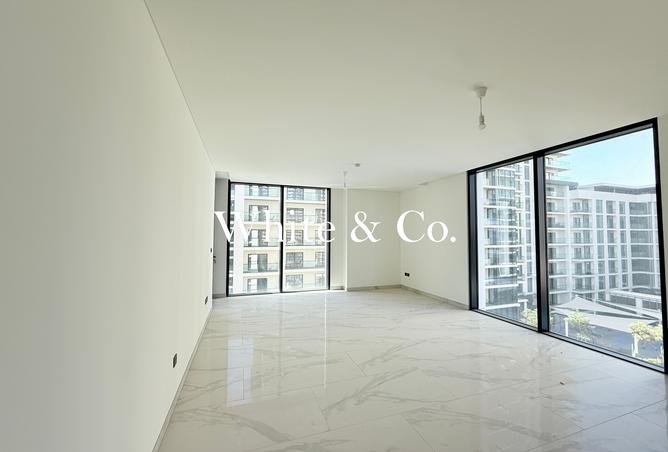 Vacant | Low Floor| Brand New Buillding photo 3