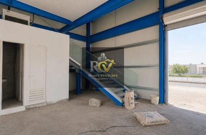 Warehouse - Studio - 1 for rent in Al Qusais - Dubai