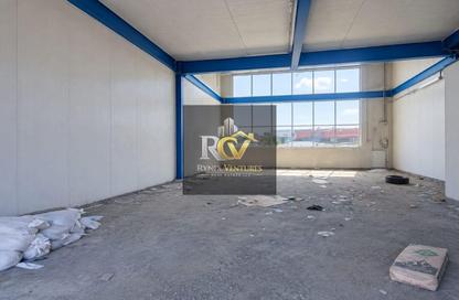 Warehouse - Studio - 1 for rent in Al Qusais - Dubai